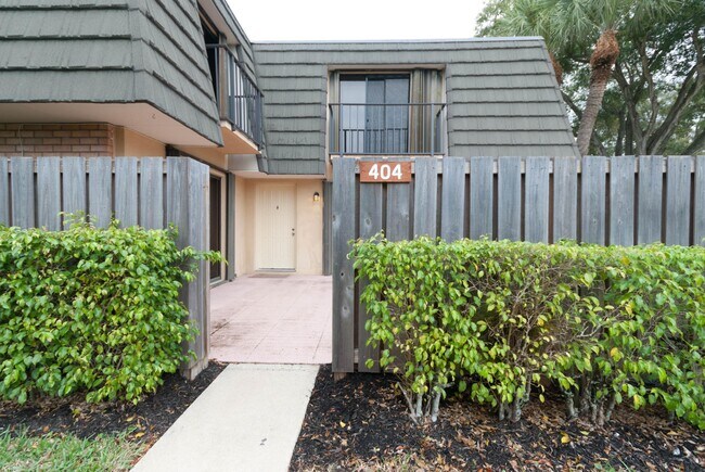 Building Photo - 404 4th Way