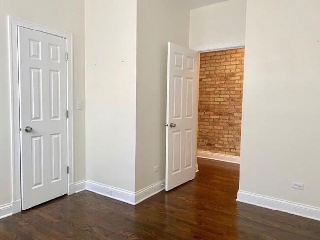 Building Photo - 2 bedroom in CHICAGO IL 60660