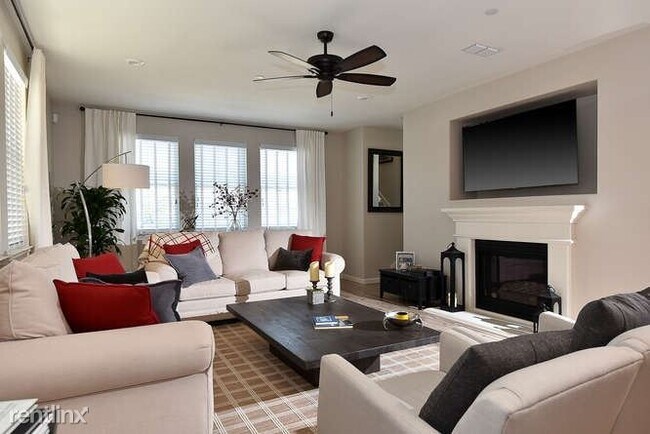 Building Photo - 4 br, 3.5 bath Townhome - 52 Granada