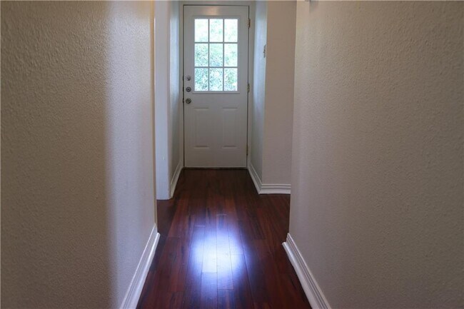 Foto del edificio - 1166 Ridgeway Dr