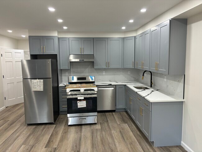 Foto del edificio - 3334 71st St