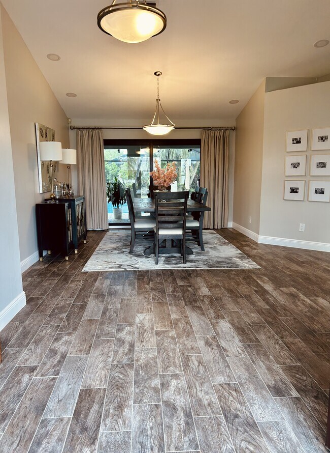 Foto del edificio - 708 El Dorado Pkwy W