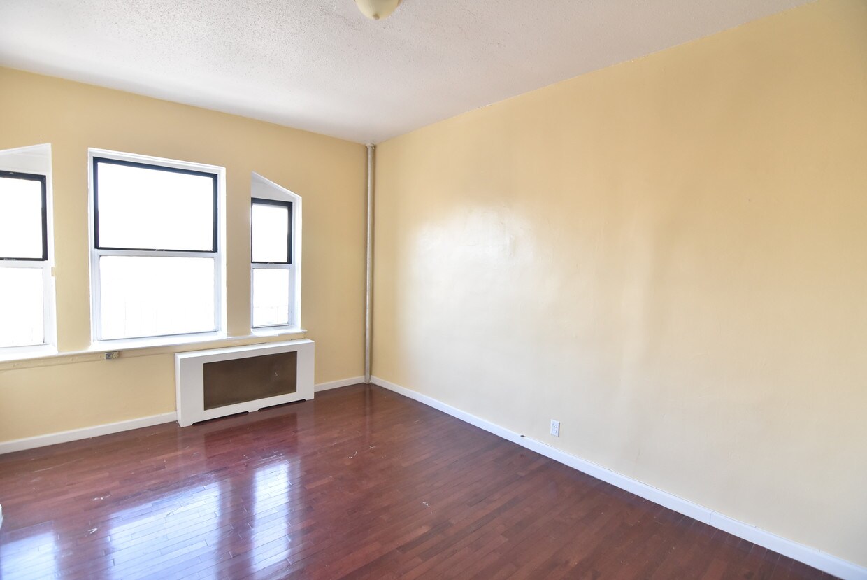 Primary Photo - 3609 Broadway