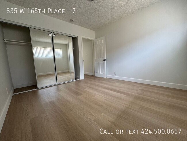 Foto del edificio - 835 W 165th Pl