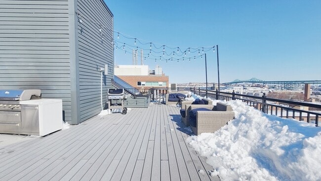 Building Photo - 30 Polk St