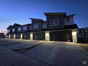Building Photo - 207 Claw Ave