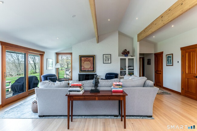 Foto del edificio - 41 Cherry Hill Rd