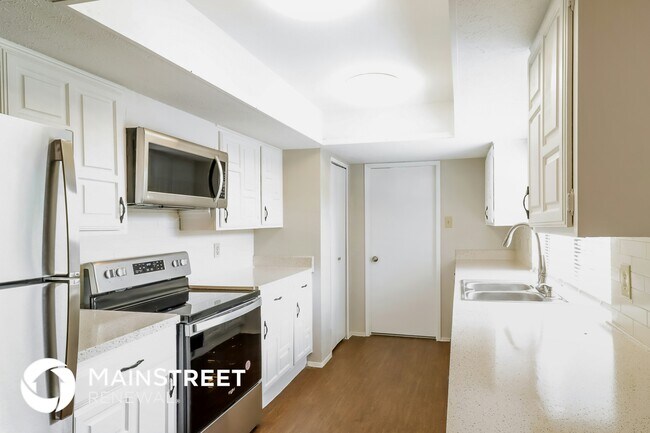 Building Photo - 7254 Cloverglen Dr