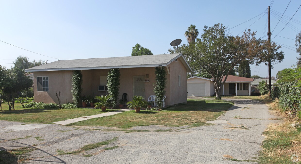 Foto del edificio - 11440-11448 Cherrylee Dr