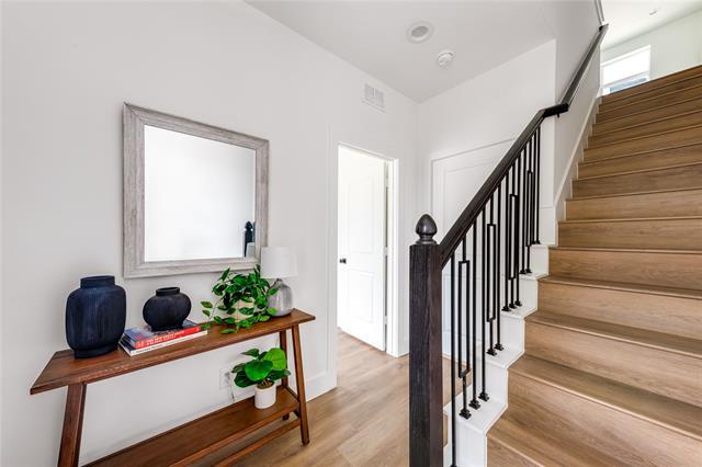 Foto del edificio - 13325 Bee St