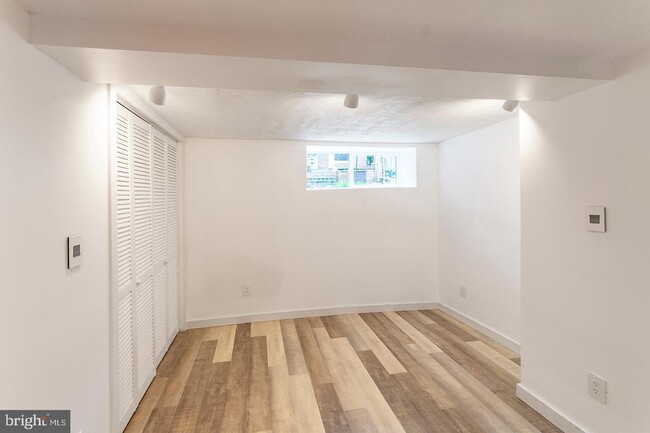 Building Photo - 925 S Paxon St
