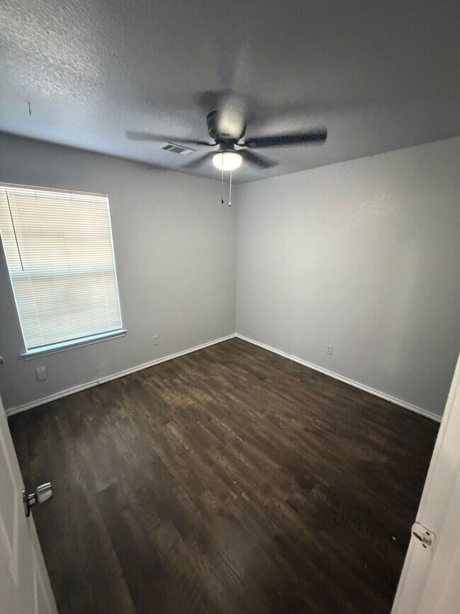 Foto del edificio - 3604-3606 Laughton St