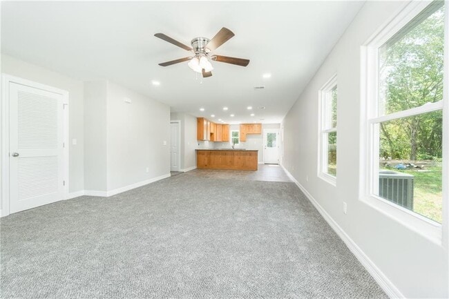 Building Photo - 807 Jesse James Rd