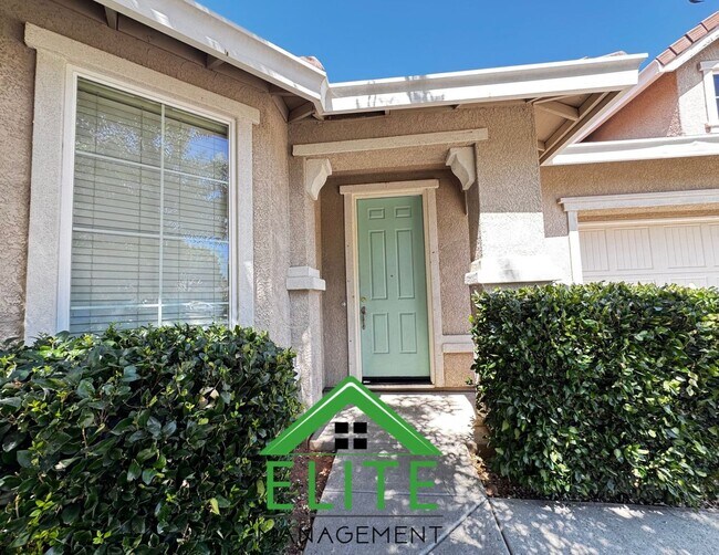 Foto del edificio - Beautiful 4 Bedroom, 2 Bath Single-Story H...