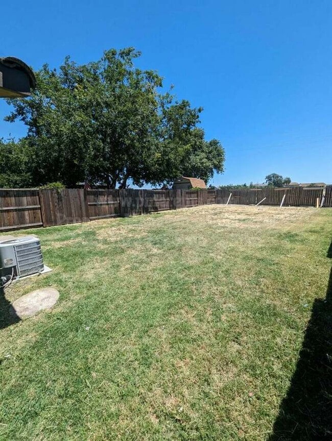 Building Photo - 8824 Fox Creek Dr