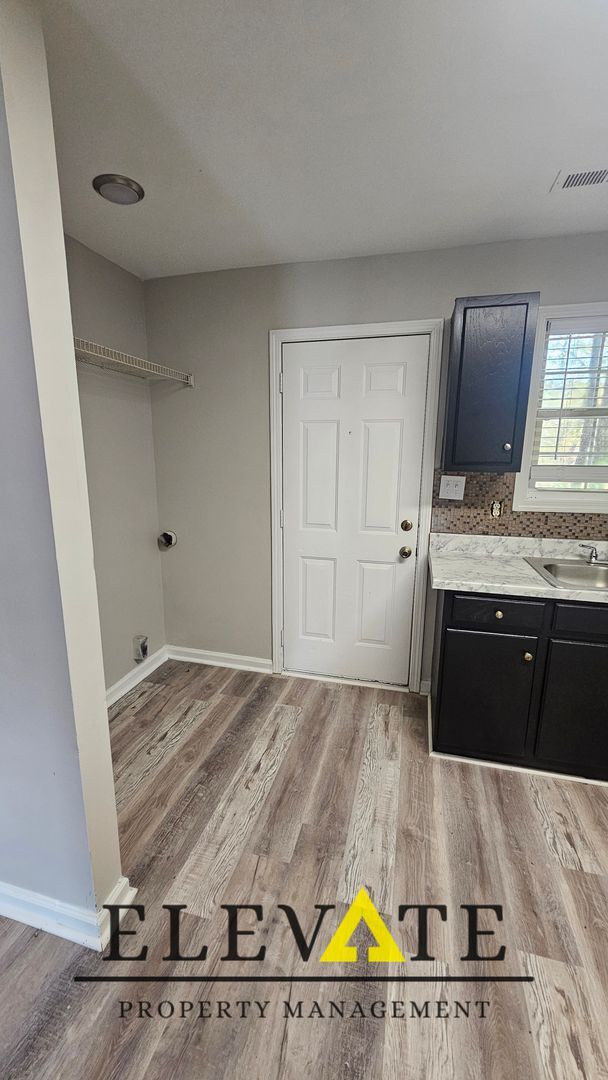 Interior Photo - Strawberry Commons