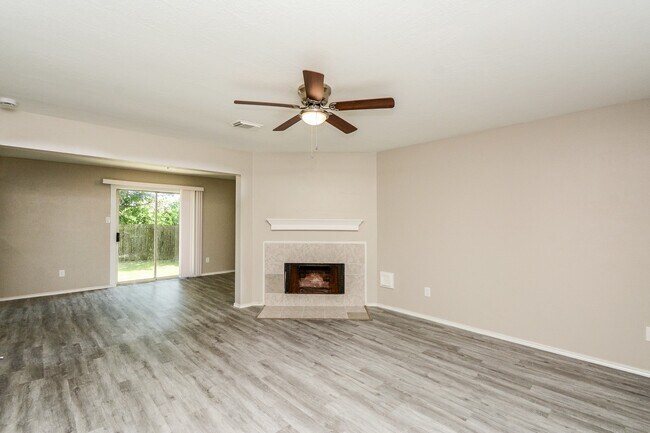 Foto del edificio - 8826 Pecan Pl Dr