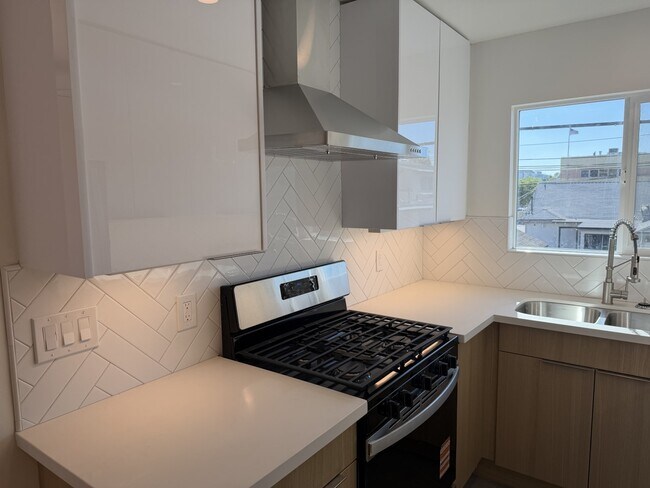Foto del edificio - 4443 Clayton Ave