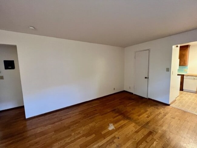 Building Photo - Sheriff Triplex