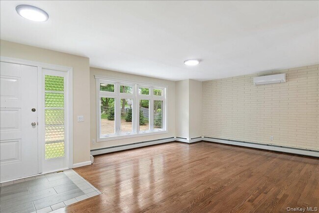Foto del edificio - 674 Sprout Brook Rd