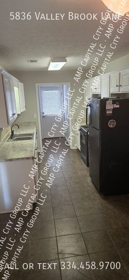 Building Photo - 5836 Valley Brook Ln