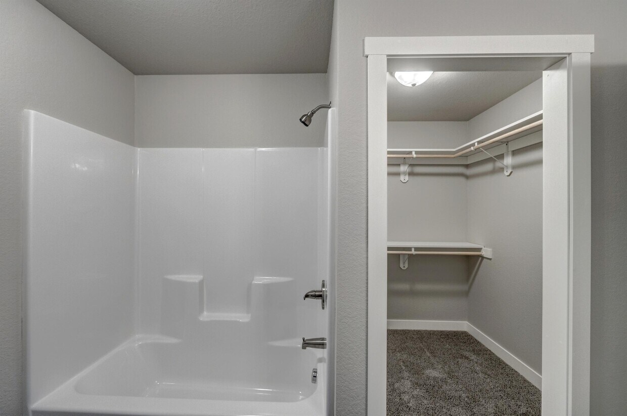 4805 5th St Unit 14, Rapid City, SD 57701 - Room for Rent in Rapid