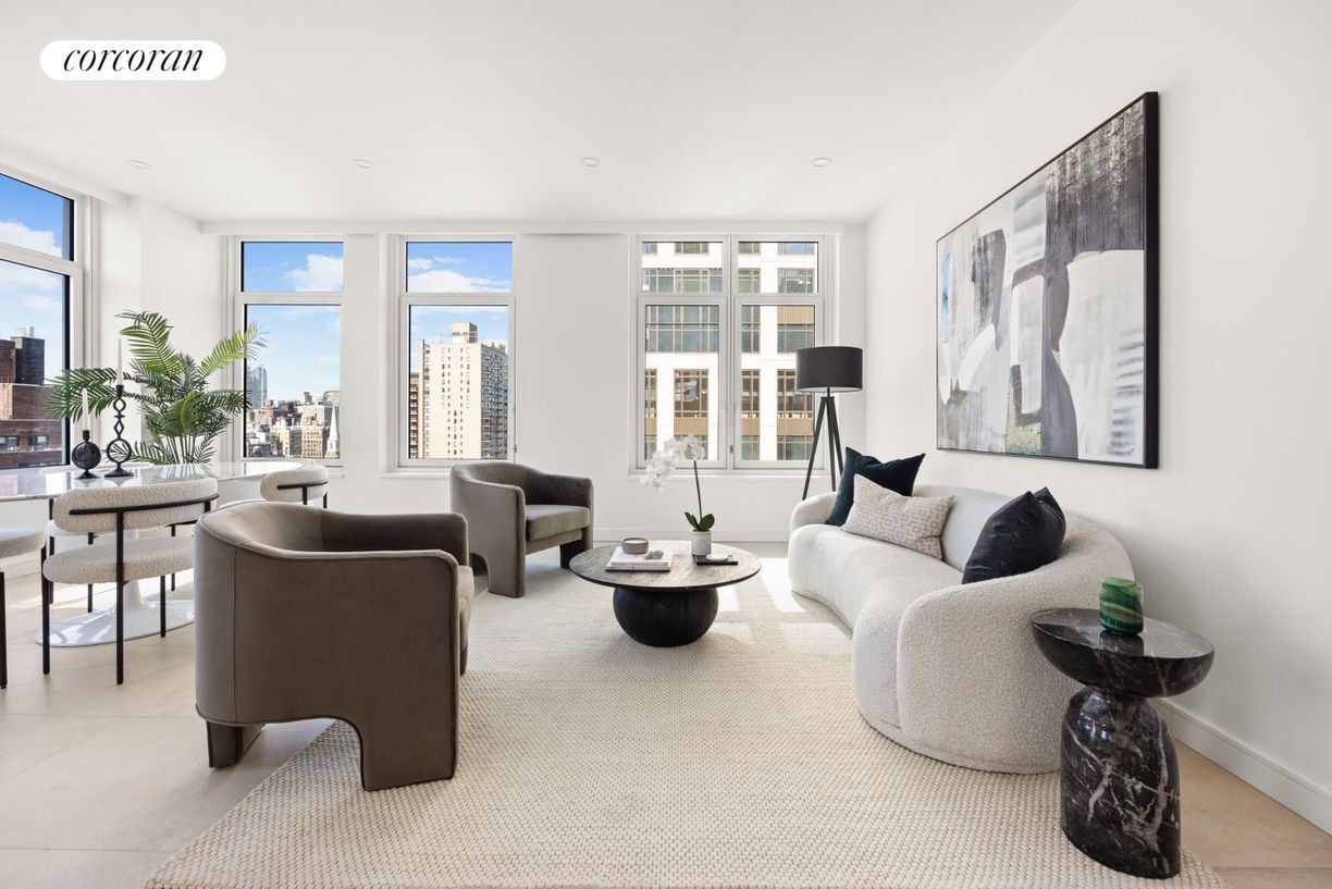 Foto principal - 300 E 83rd St