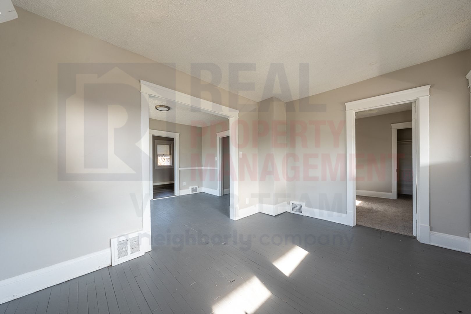 987 Evangeline Rd Cleveland, OH 44110 – photo 4