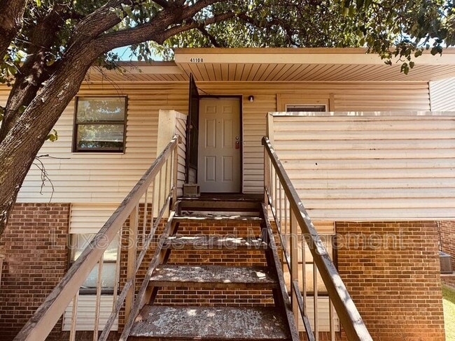 Building Photo - 4110 N Drexel Blvd