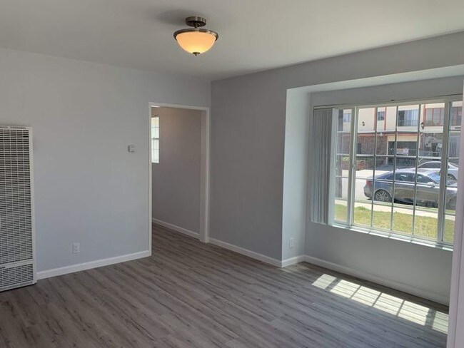 Foto del edificio - 4385 W 132nd St