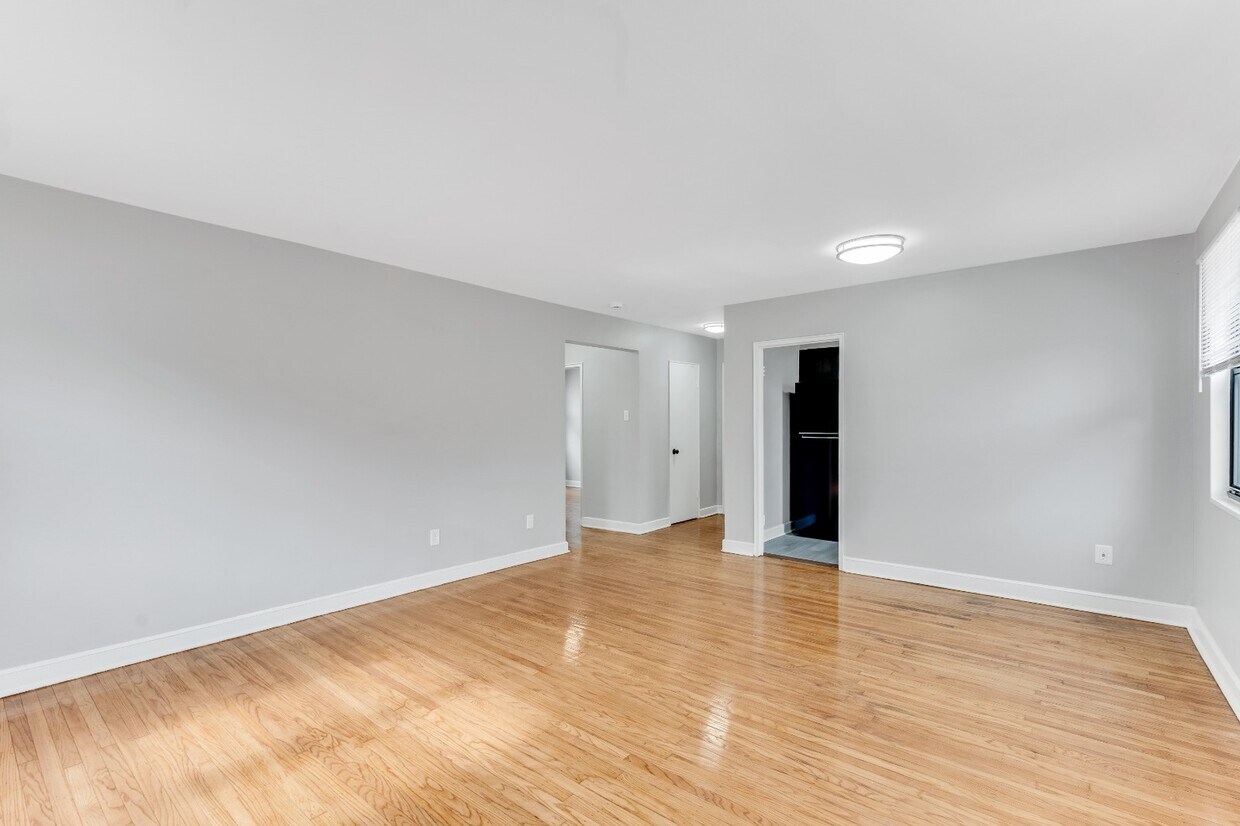 Primary Photo - 129 Forest Ave