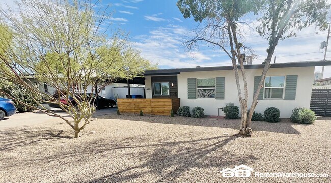 ~~Stylish MCM Home in C Phx~~ - 4001 N 8th Ave