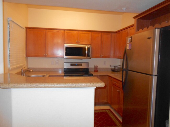 Foto del edificio - First Floor Fully Furnished 2 Bedroom Condo!