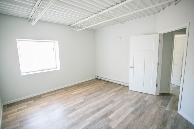 Interior Photo - 915 S Superior St