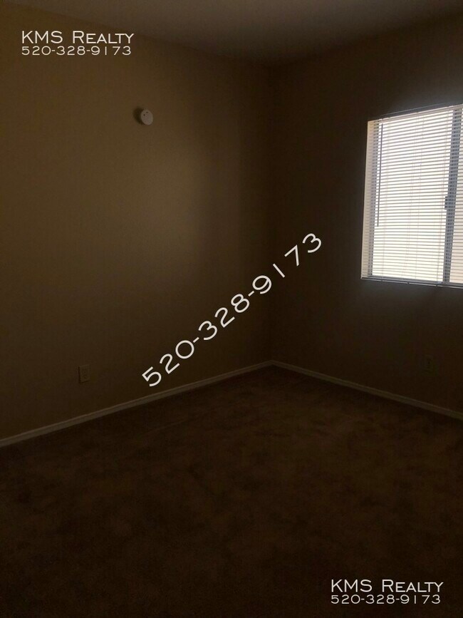 Building Photo - 3 Bedroom 2 Bathroom Townhome Mission & Aj...