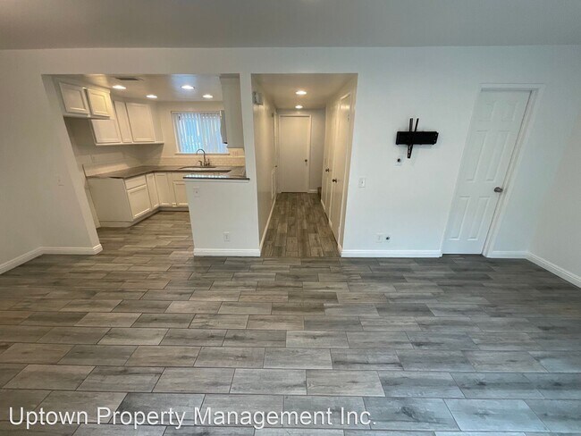 Building Photo - 2 br, 1.5 bath House - 945 Las Lomas   # C