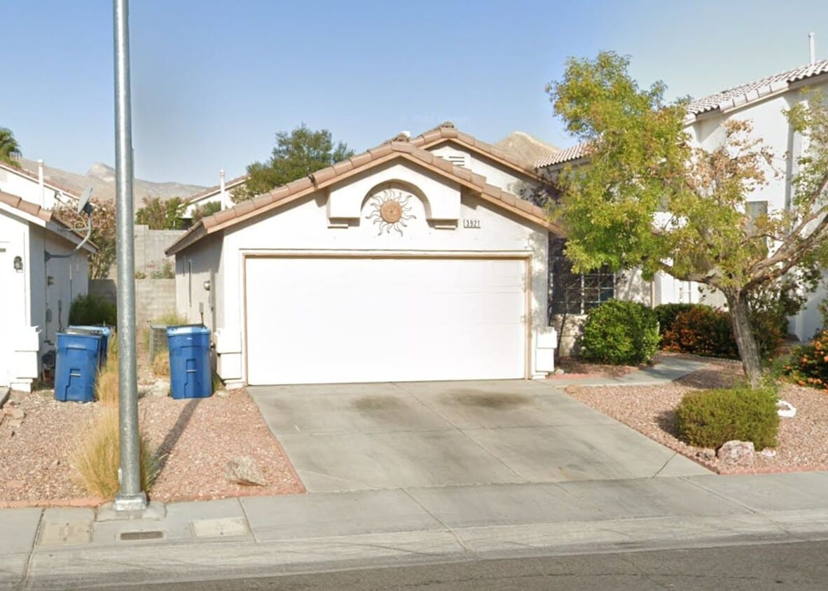 Primary Photo - Cozy 3 Bedroom Single Story Home with a Den