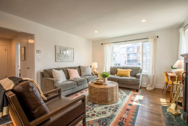 Building Photo - 239 N Center St