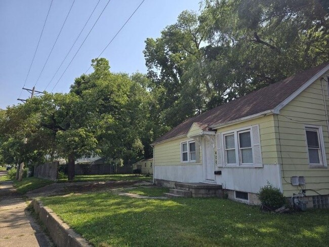 Building Photo - 400 NE Rock Island Ave