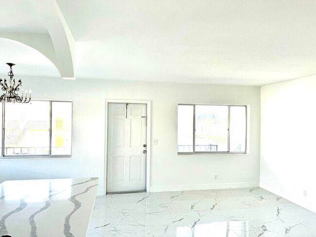 Building Photo - 3080 Lake Osborne Dr