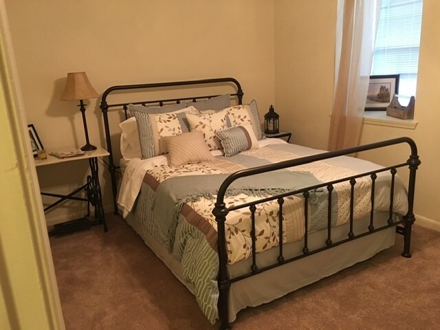 Upstairs bedrms large enough for king bed - 118 Michael Dr