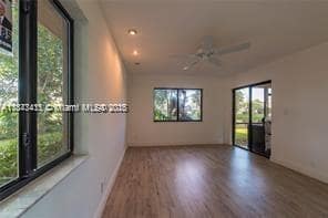 Foto del edificio - 679 Racquet Club Rd