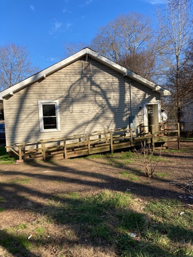 Building Photo - Anderson Home for rent