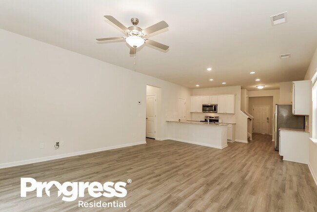 Building Photo - 123 Fern Rd