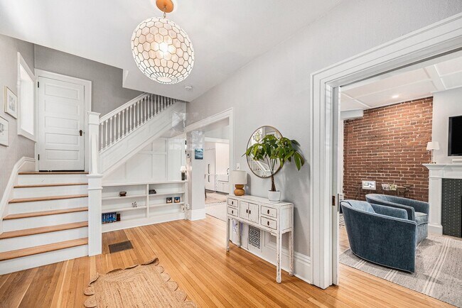 Foto del edificio - Historic 5bd  3bth Victorian Fully Updated!