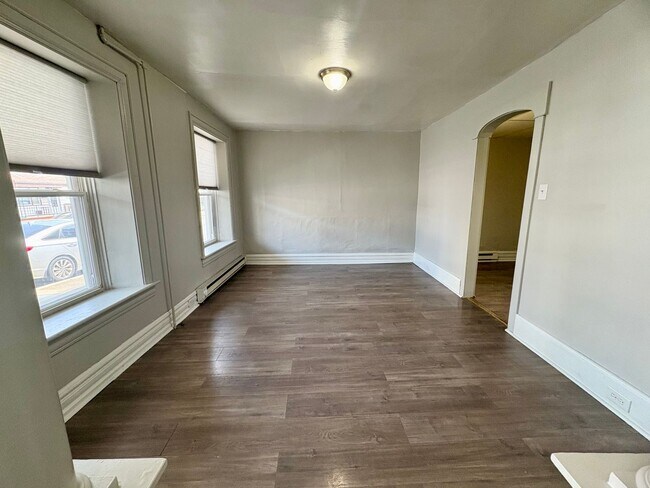 Foto del edificio - 114-116 E Main Street