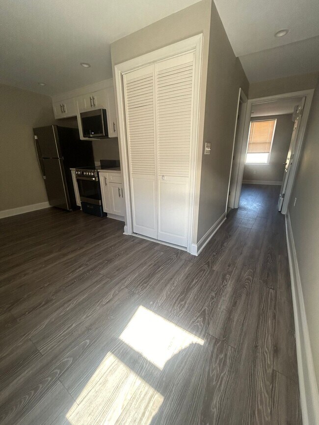 Foto del edificio - 1207 West Baltimore Street Unit 2023