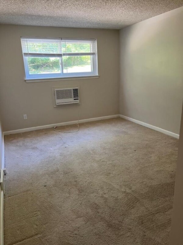 Foto del edificio - 4431 Rosemont Ave