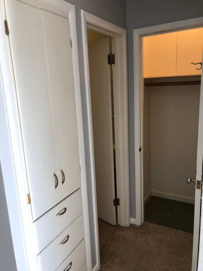 Built-in storage - 1103 Prospect Avenue