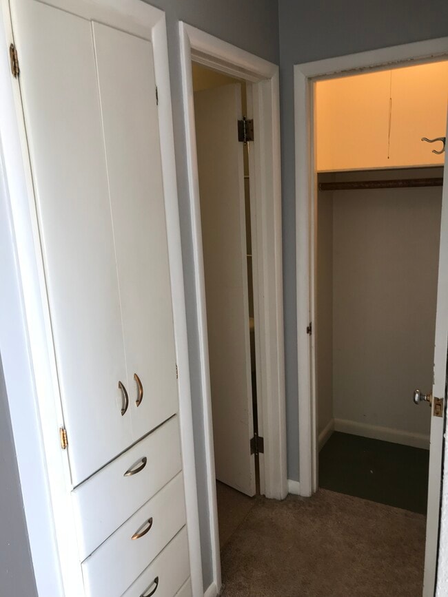 Built-in storage - 1103 Prospect Avenue